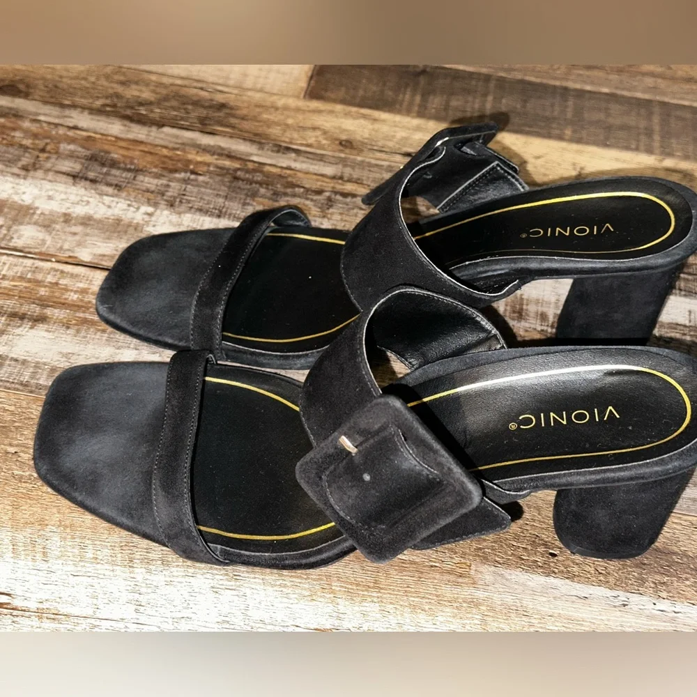 VIONIC 11 Like New Vionic Women's Brookell Heeled Slip On Sandal Black Velvet - Picture 4 of 6